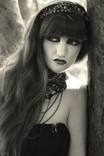 一个年轻女子的老式哥特式照片图片下载