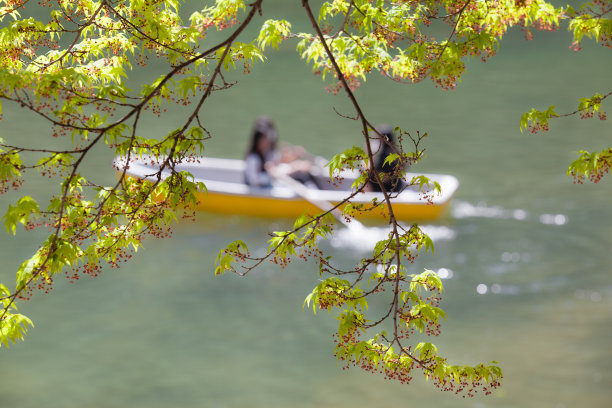 下午在湖边休闲图片下载