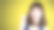 性感的黑发女人在镜子里画眉毛。化妆。图片下载