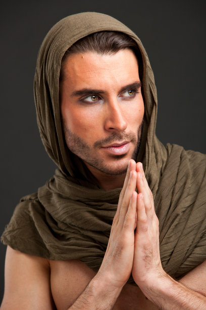 戴围巾的男人图片下载