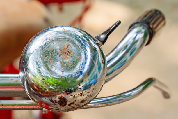 老式自行车上的铃铛。图片下载