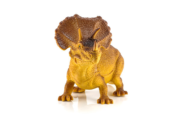 三角龙玩具上孤立的白色恐龙图片下载