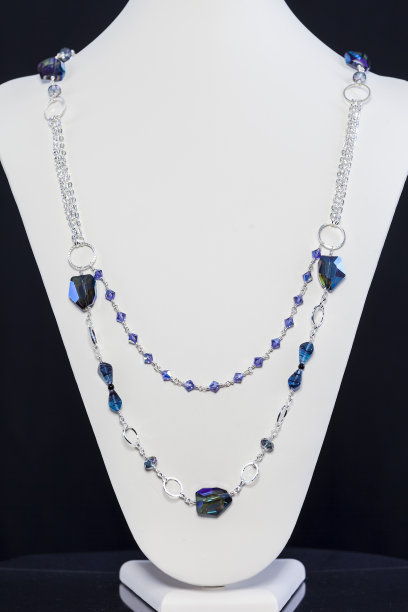 银链和蓝珠项链图片下载