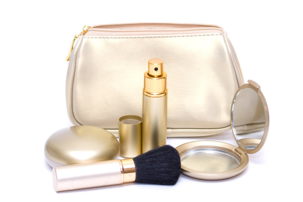 一套白色的化妆品图片下载