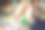 男手捧着三叶草绿项链图片下载