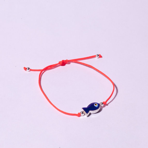 手工制作的字符串手镯图片下载