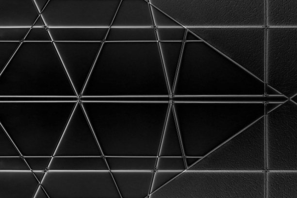 重制的黑色吊顶照片与金属装饰/加强肋。现代建筑的细节。室内装饰。图片下载