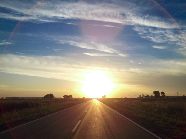 傍晚在路上图片下载