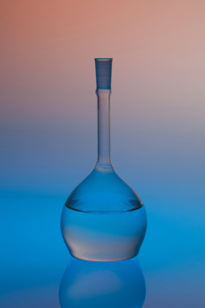 彩色背景上的化学烧瓶图片下载