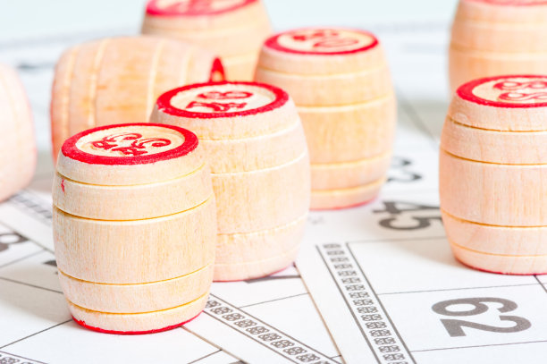 宾果卡片和酒桶特写图片下载