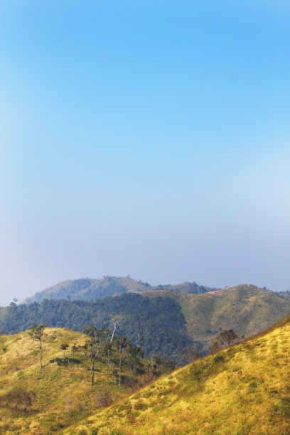 通往山间的小路图片下载