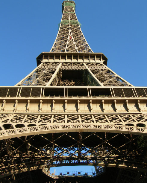 法国巴黎的埃菲尔铁塔图片下载
