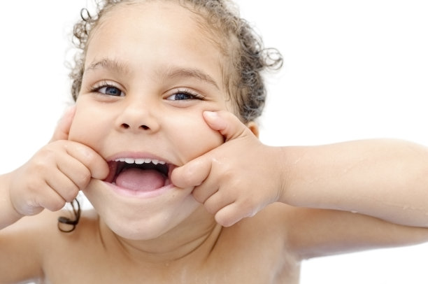 儿童(4-5)做鬼脸图片下载