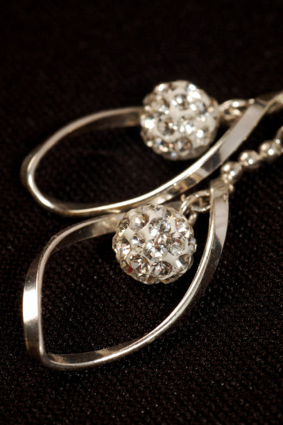 银质耳环图片下载