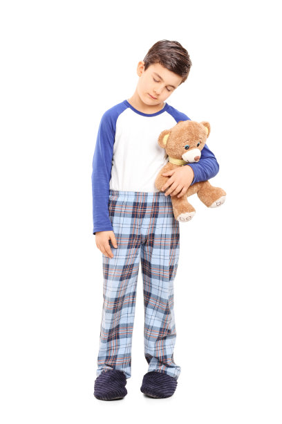 瞌睡的男孩抱着一只泰迪熊图片下载