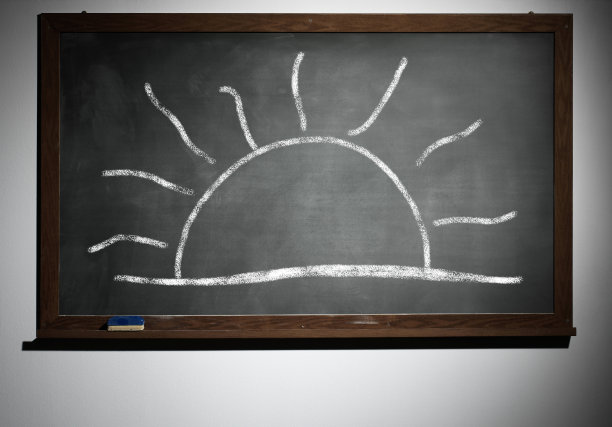 学校董事会和粉笔画的太阳图片下载