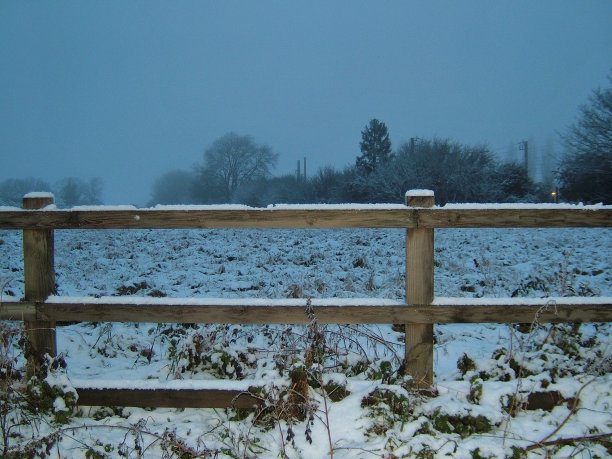 栅栏的雪图片下载