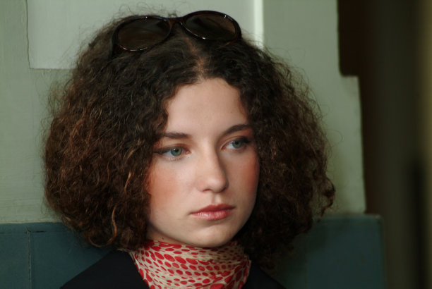 神秘的女孩图片下载