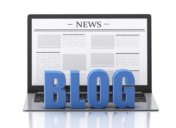 3d笔记本电脑和博客标志。新闻的概念图片下载