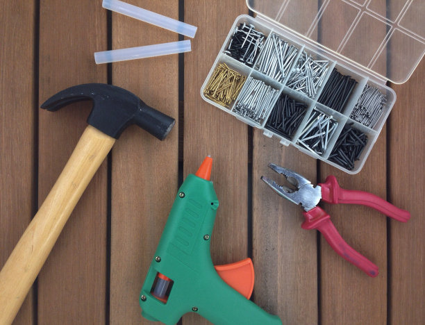 爪，锤，胶枪和钳子图片下载
