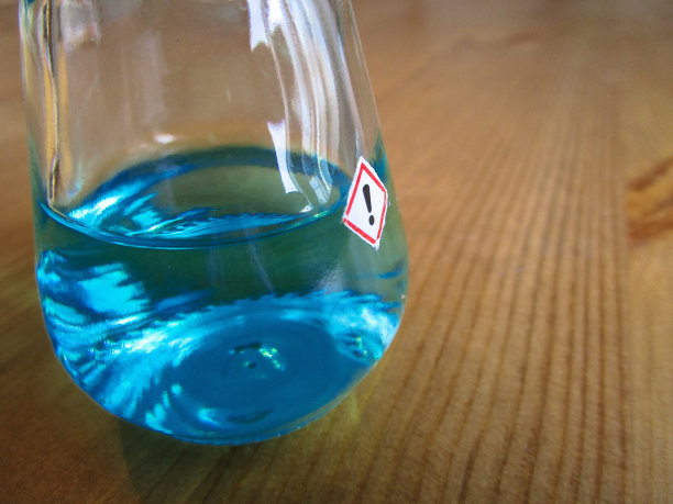 蓝色的有毒液体图片下载