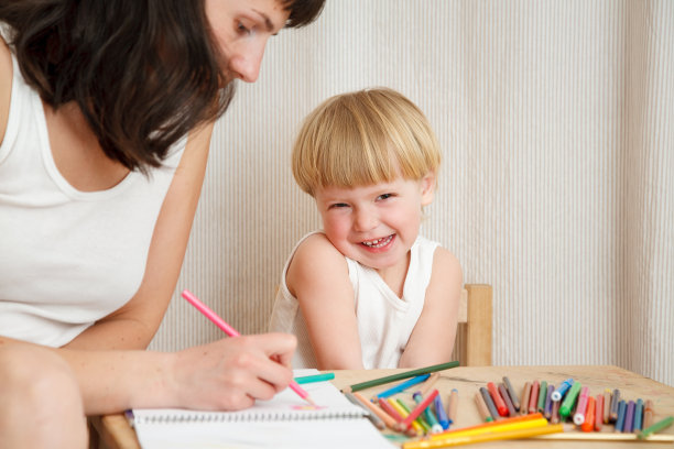母亲和女儿的绘画图片下载
