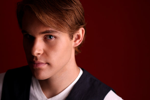 英俊的年轻人图片下载