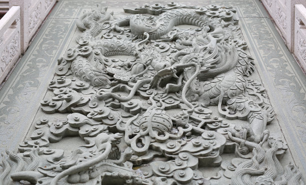 中国传统龙石雕刻。图片下载