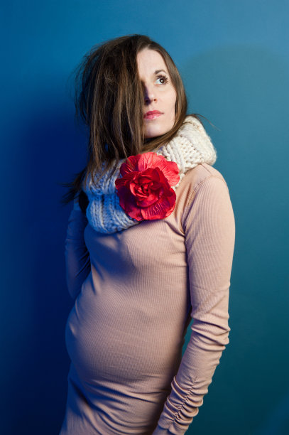 一个孕妇的肖像图片下载