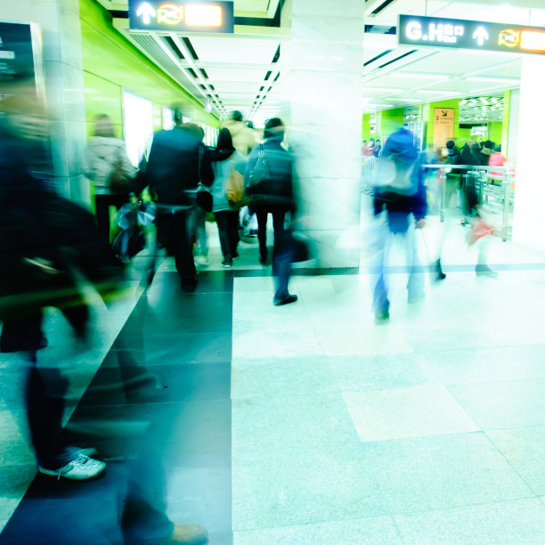 商务旅客走图片下载