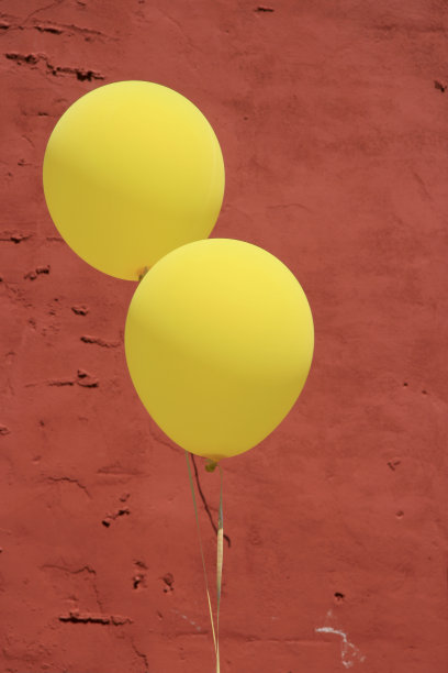 黄色的气球图片下载
