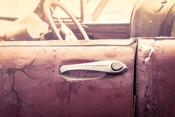 旧的，脏的，古董车的门把手图片下载