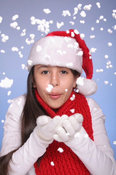 十三岁前的女孩吹雪图片下载