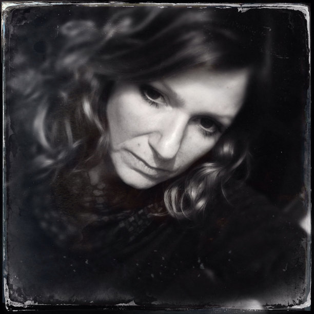 黑人和白人女性图片下载