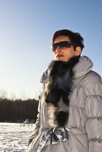 女人喜欢冬天图片下载