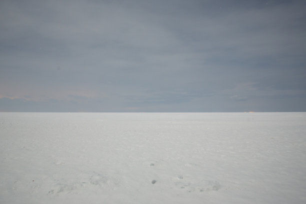 冻湖地平线图片下载