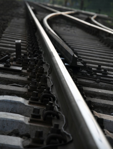 铁轨十字路口图片下载