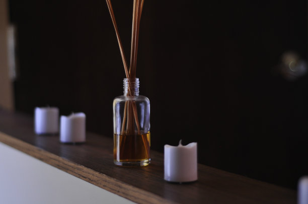 香薰芦苇和电蜡烛图片下载