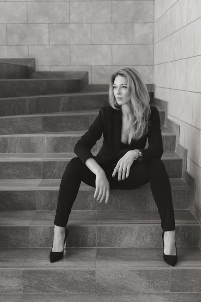 时尚风格的黑白照片图片下载