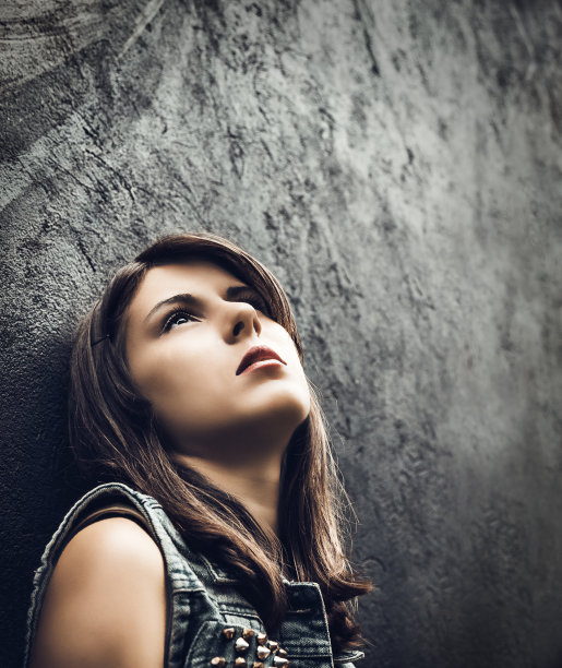 孤独悲伤的女孩图片下载