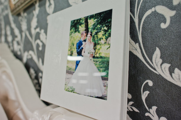 白色婚纱照图片下载