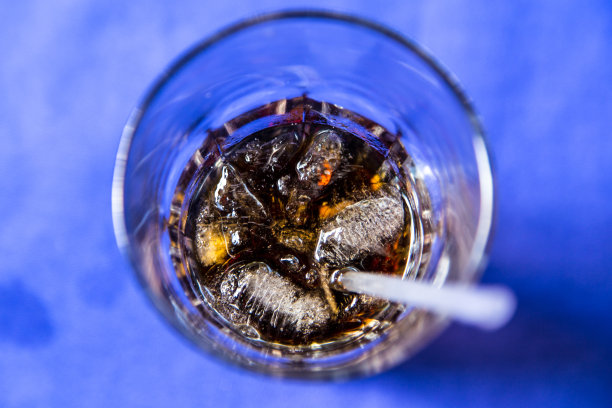 可口可乐在玻璃图片下载