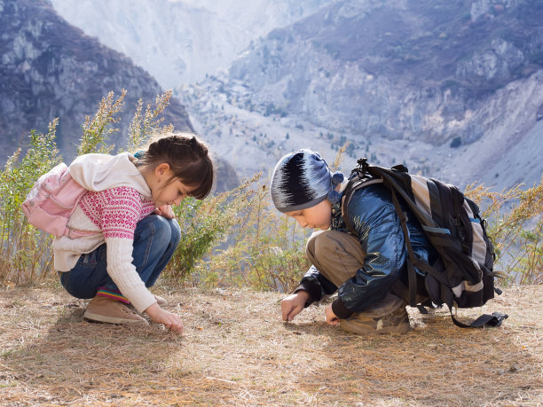男孩和女孩的肖像图片下载