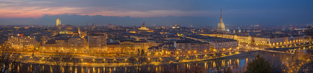 都灵——黄昏时城市的天际线。图片下载
