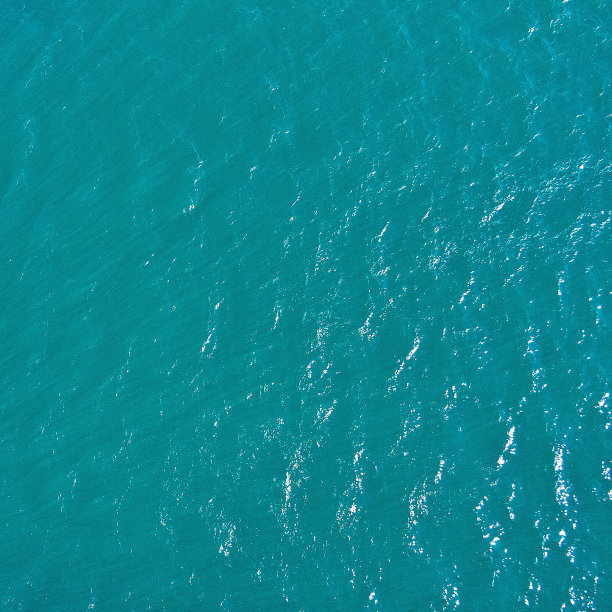 漂亮的厨房台面和干净的海水图片下载