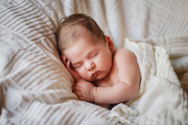 新生的婴儿图片下载