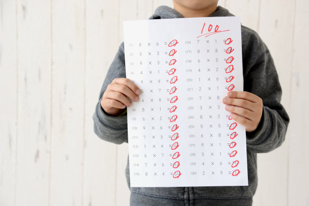 男孩的满分测试素材图片