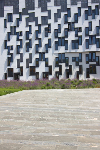 维也纳新校区WU建筑的正面图片下载