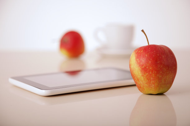 苹果平板电脑和咖啡图片下载