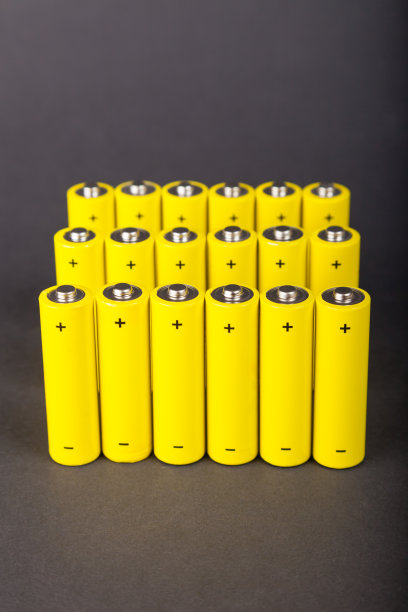 黄色的碱性电池图片下载